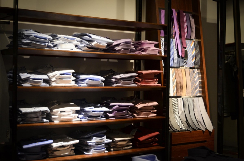 vente-LA CADIERE D AZUR-min_shirts_exhibition_shop_shopping_shelf_buy_business_clothing-940715